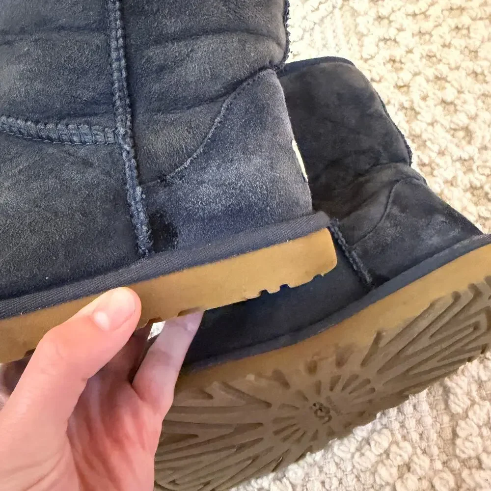 UGG Classic Short Uggs Blue Size 6